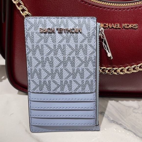 Michael Kors Jet Set Travel Medium Top Zip Card Case Wallet

Pale Blue 
NWT - Picture 1 of 16